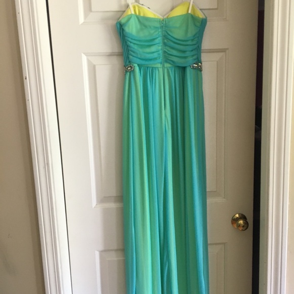 (NWT) strapless Jewel Prom/wedding Gown sz 5 - Picture 5 of 8